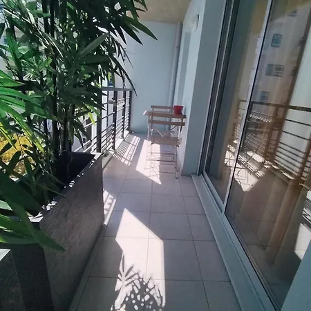 A La Porte Marine Apartment *